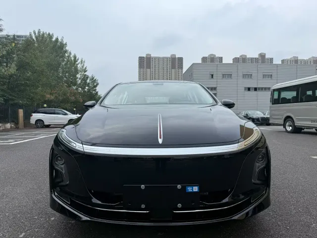 Hongqi E-QM5 — Фото автомобиля 2