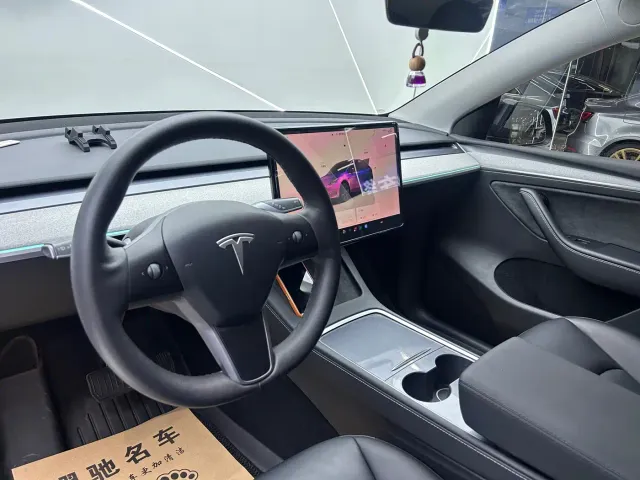 Tesla Model Y — Фото автомобиля 8