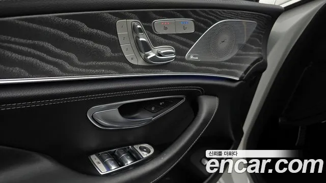 Mercedes-Benz CLS-Class — Фото автомобиля 17