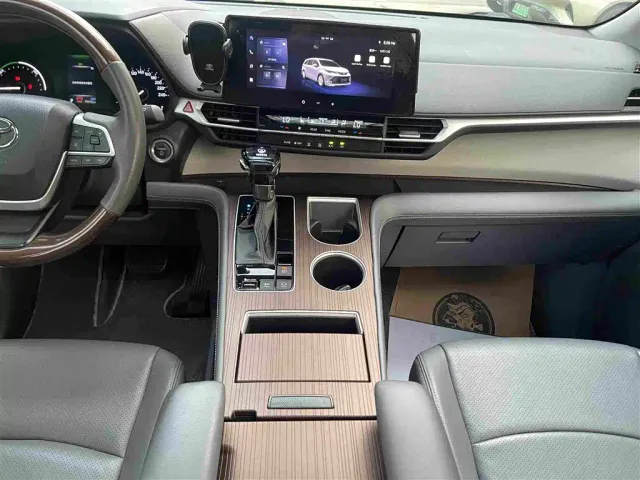 Toyota Sienna — Фото автомобиля 11