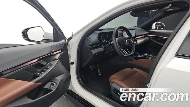 BMW 5 Series G60 — Фото автомобиля 15