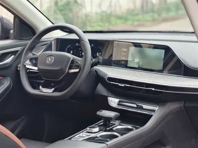 Changan Eado — Фото автомобиля 9