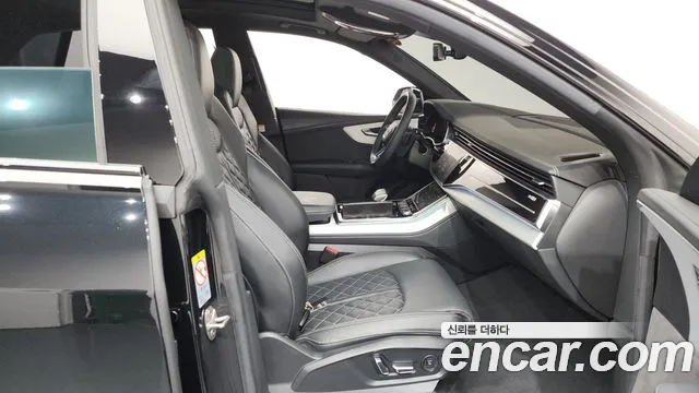 Audi Q8 55 TFSI quattro Premium — Фото автомобиля 22