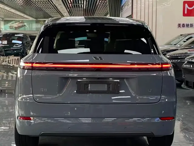 Li Auto L7 — Фото автомобиля 14