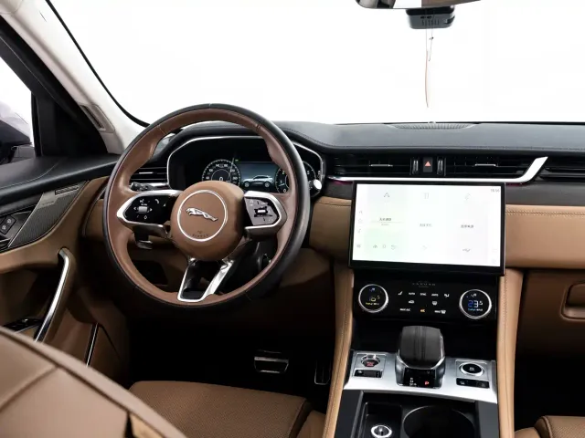 Jaguar F-Pace — Фото автомобиля 15