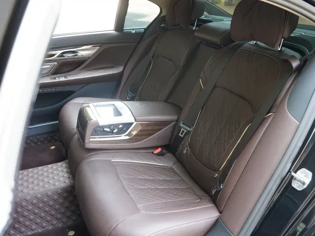 BMW 7 Series — Фото автомобиля 26