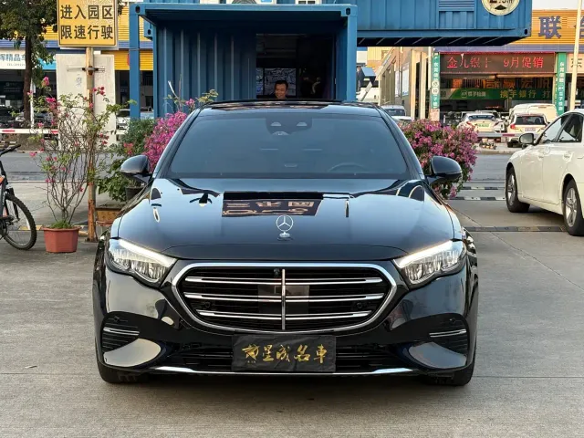 Mercedes-Benz E-Class — Фото автомобиля 2