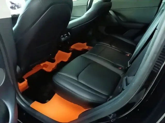 Tesla Model Y — Фото автомобиля 16