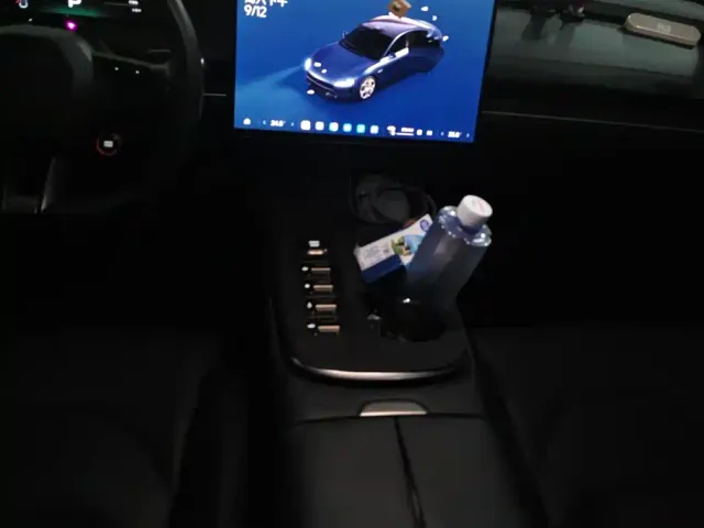 Xiaomi SU7 — Фото автомобиля 16