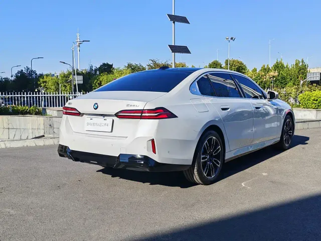 BMW 5 Series — Фото автомобиля 5