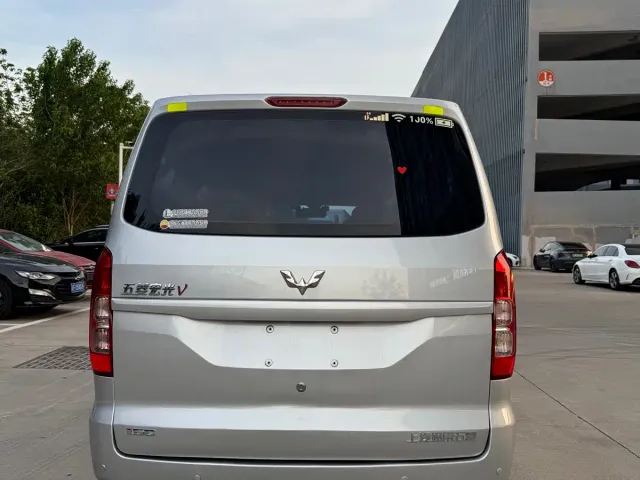 Wuling Hongguang V — Фото автомобиля 5