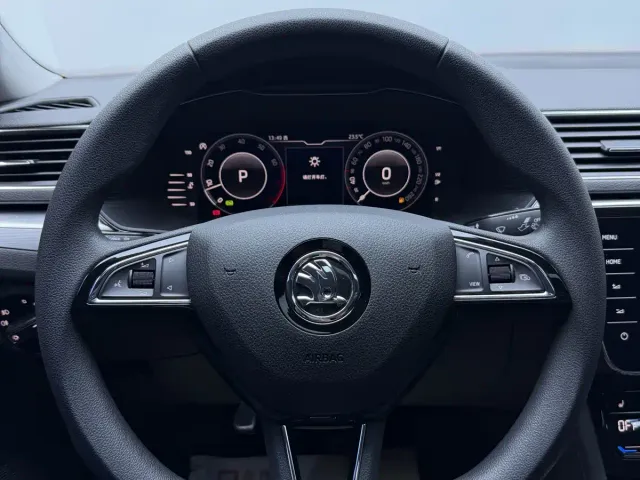 Skoda Superb — Фото автомобиля 14