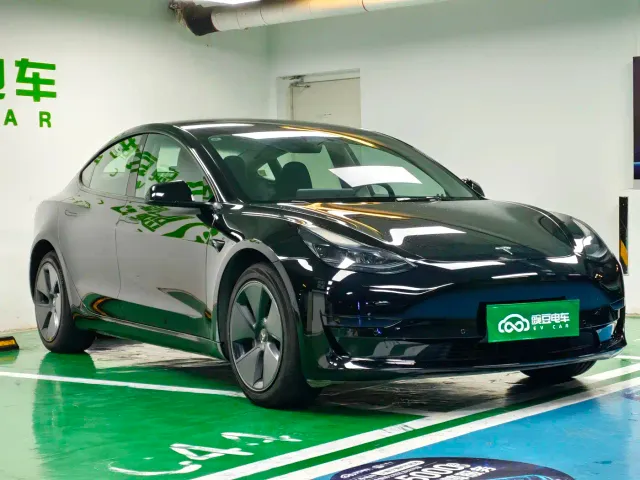 Tesla Model 3 — Фото автомобиля 5