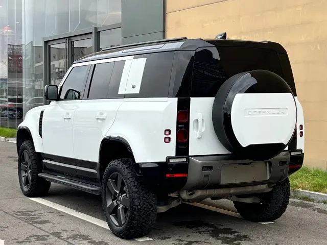 Land Rover Defender — Фото автомобиля 4