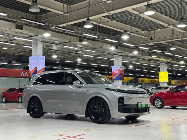 Li Auto L8 — Фото автомобиля 3