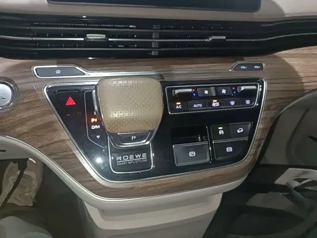Roewe iMAX8 — Фото автомобиля 13