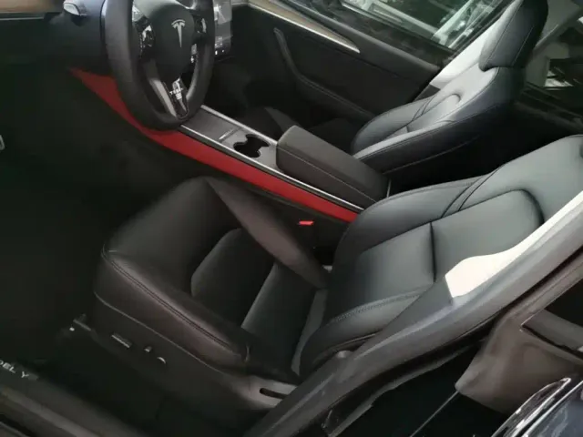 Tesla Model Y — Фото автомобиля 14
