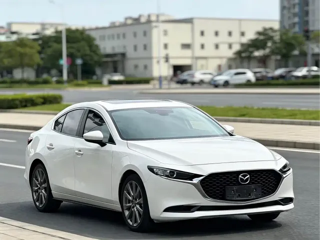 Mazda Axela — Фото автомобиля 3