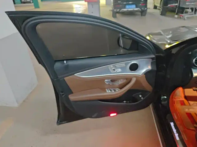 Mercedes-Benz E-Class — Фото автомобиля 7