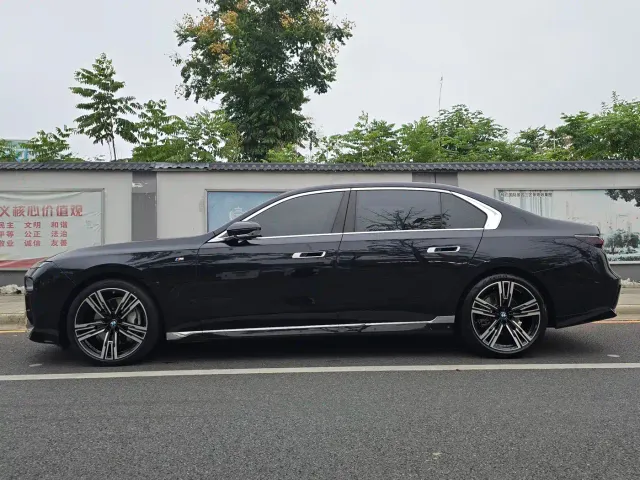 BMW 7 Series — Фото автомобиля 4