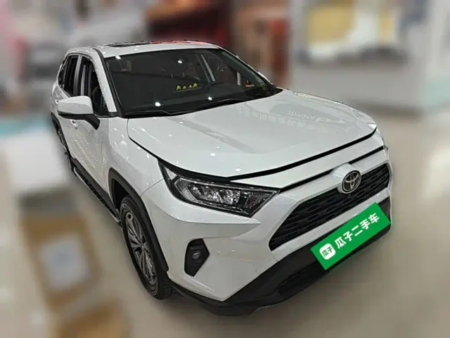 Toyota RAV4 — Фото автомобиля 5