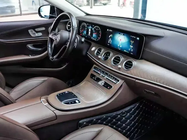 Mercedes-Benz E-Class — Фото автомобиля 6