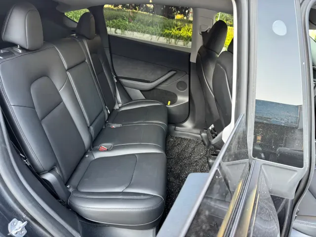 Tesla Model Y — Фото автомобиля 12