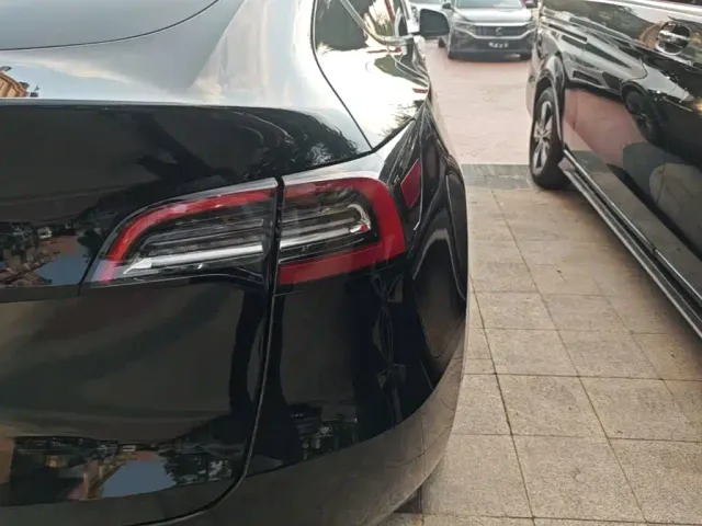 Tesla Model Y — Фото автомобиля 7