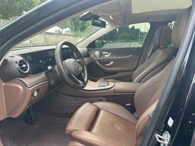 Mercedes-Benz E-Class — Фото автомобиля 4