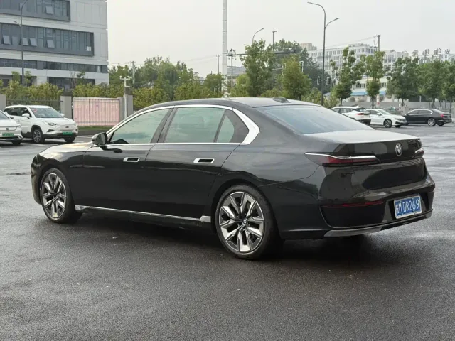 BMW 7 Series — Фото автомобиля 8