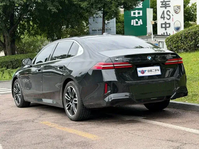 BMW 5 Series — Фото автомобиля 4