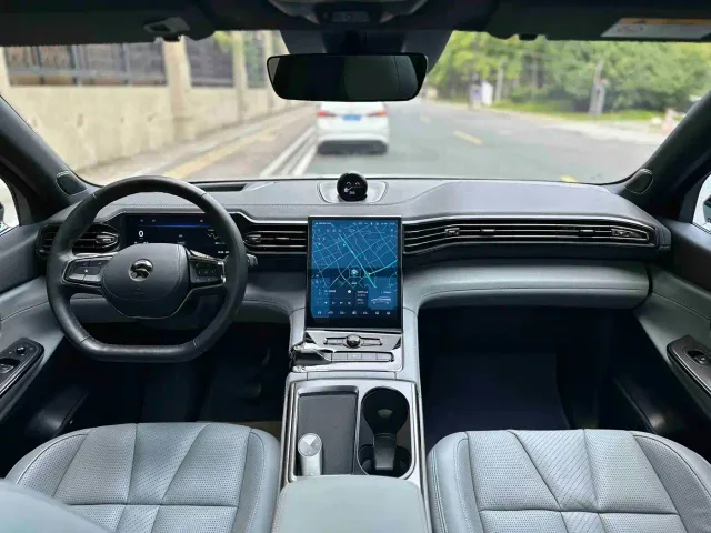 Nio ES8 — Фото автомобиля 15
