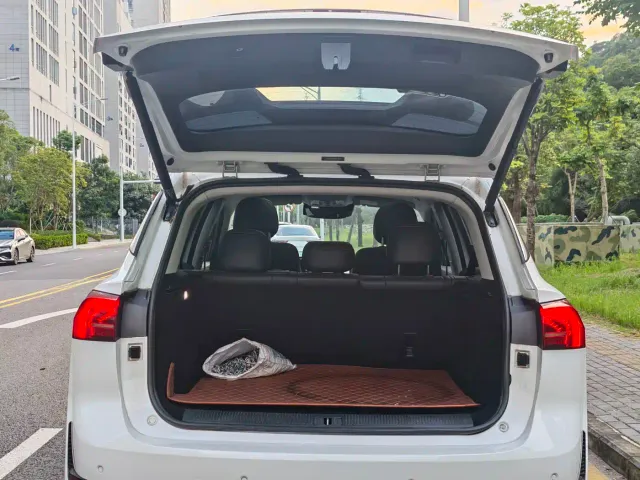 Roewe RX5 eMAX — Фото автомобиля 14