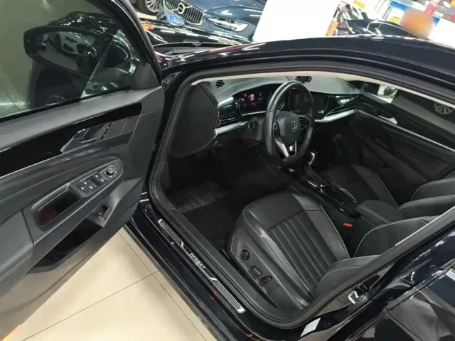 Volkswagen Passat — Фото автомобиля 15