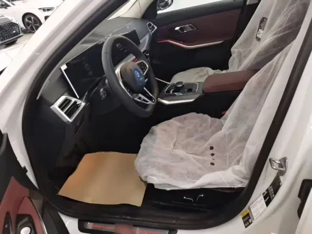 BMW i3 — Фото автомобиля 14
