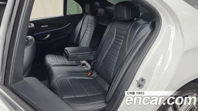 Mercedes-Benz E-Class — Фото автомобиля 18