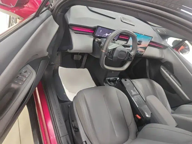 Lynk & Co Z20 — Фото автомобиля 15