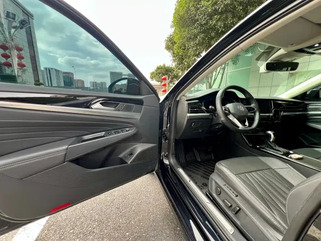 Volkswagen Passat — Фото автомобиля 14