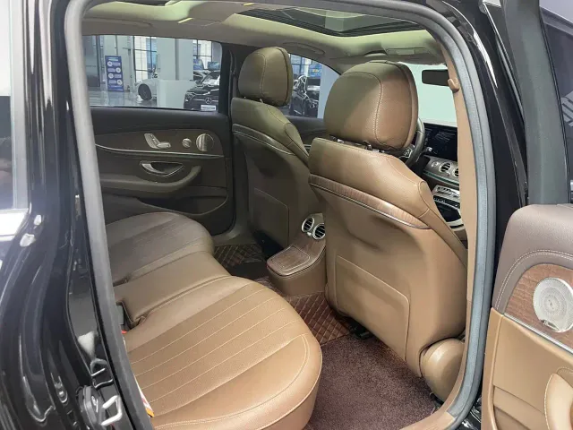 Mercedes-Benz E-Class — Фото автомобиля 15