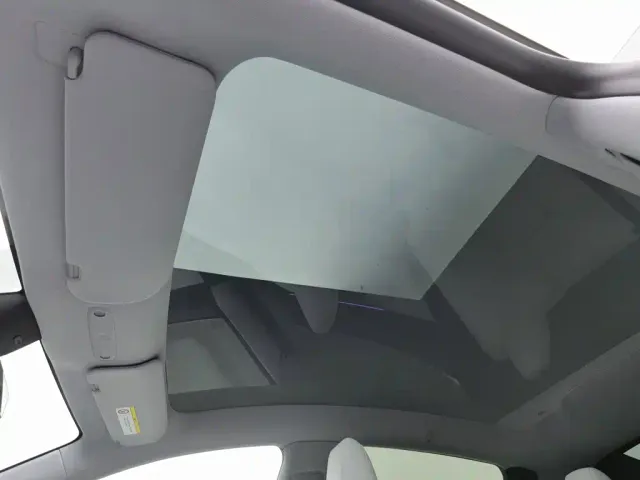 Tesla Model Y — Фото автомобиля 14