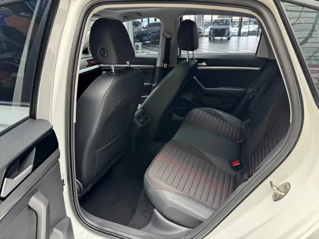 Volkswagen Lavida — Фото автомобиля 15