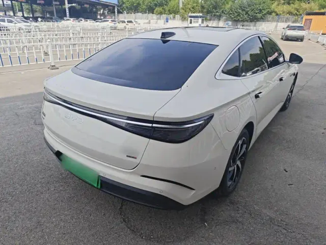 BYD Seal 07 DM-i — Фото автомобиля 6