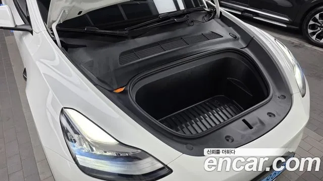 Tesla Model Y — Фото автомобиля 4
