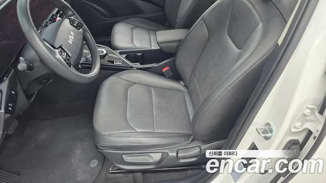 Kia Niro — Фото автомобиля 25