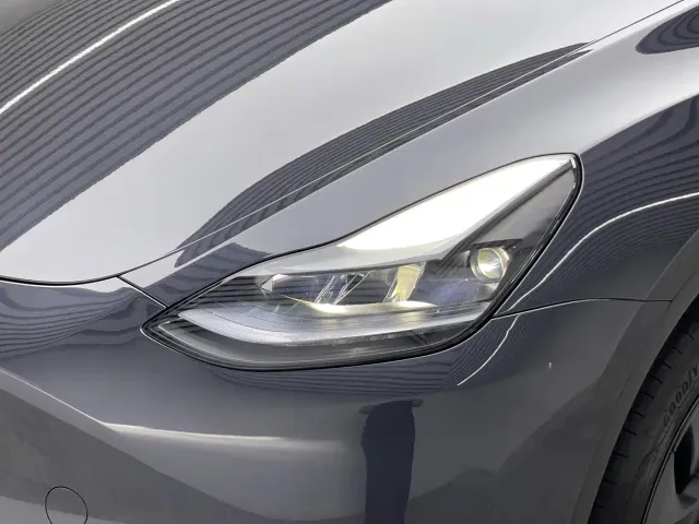 Tesla Model Y — Фото автомобиля 18