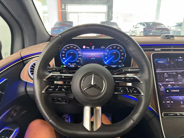 Mercedes-Benz EQE SUV — Фото автомобиля 5