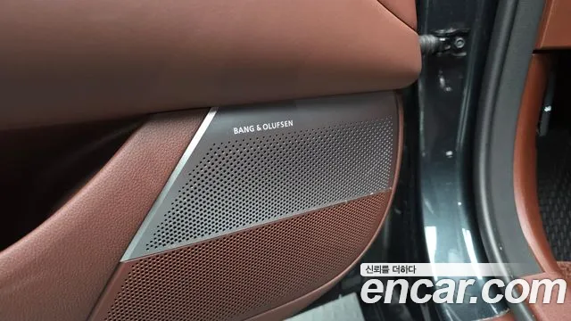 Genesis G90 Бензин 3.5 Turbo e-S/C AWD LWB — Фото автомобиля 17