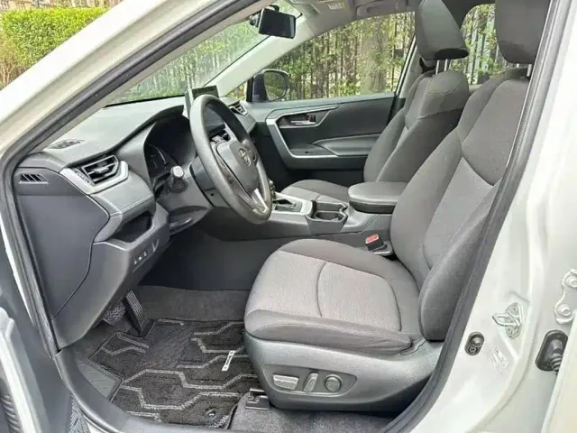 Toyota RAV4 — Фото автомобиля 7