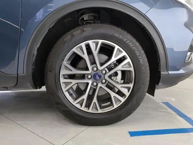 Ford Escape — Фото автомобиля 6