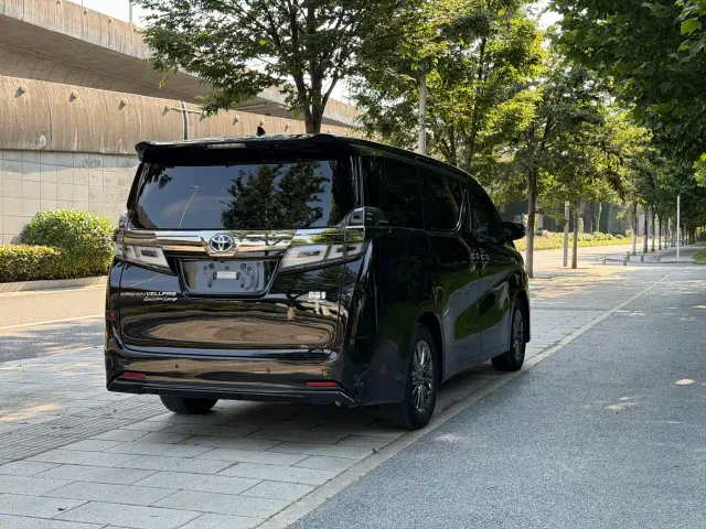 Toyota Vellfire — Фото автомобиля 9